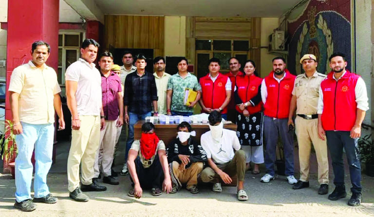 एक करोड़ रुपये के सामान की चोरी के मामले में सुनार सहित पांच लोग गिरफ्तार